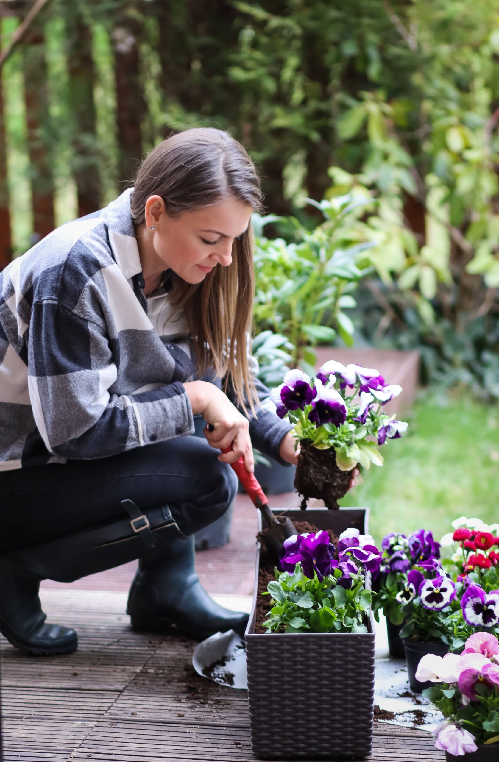 Preparing for Cooler Weather by Sealing Cracks and Drafts